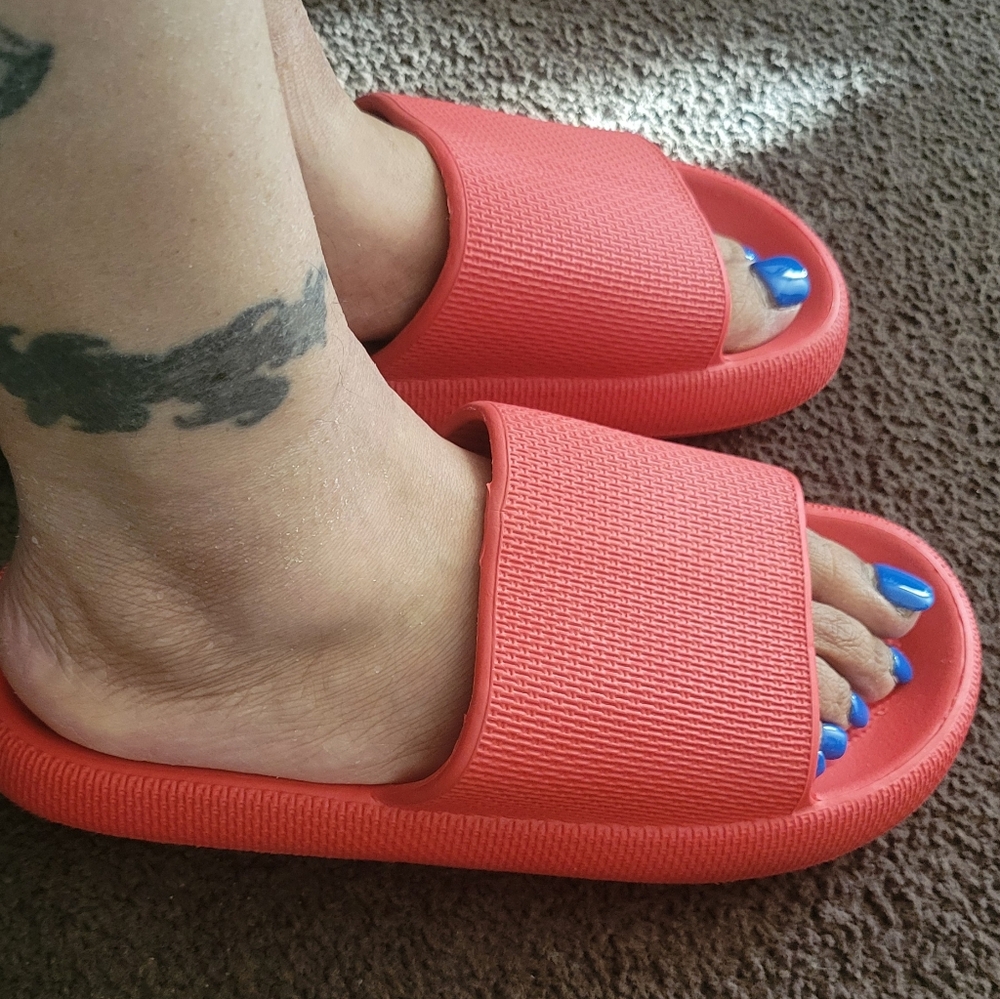 Red Lightweight Slides - Picture 3 of 4